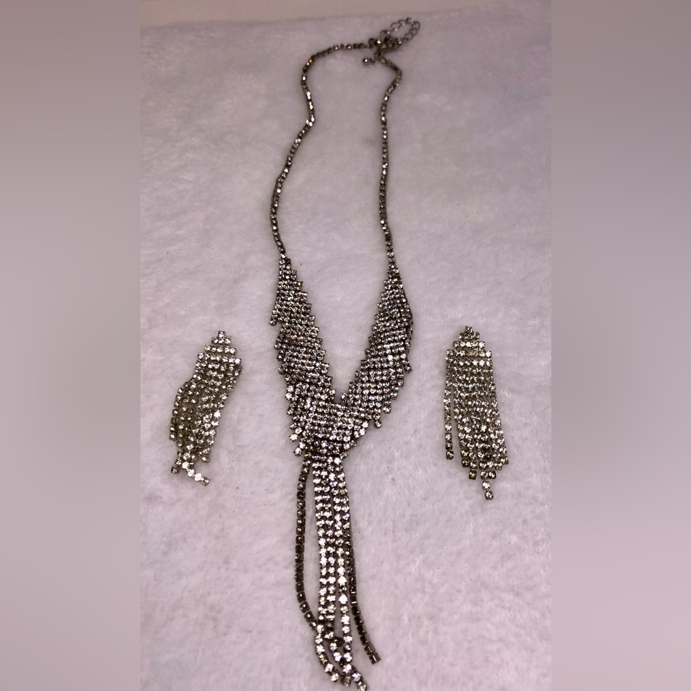 Stunning Chandelier Rhinestone Necklace-Earring Set - Picture 13 of 14